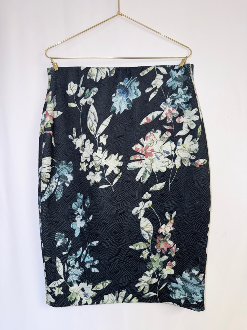 Mario Serrani Navy Floral Pencil Skirt with Multicolor Blooms 💝 - Picture 4 of 4